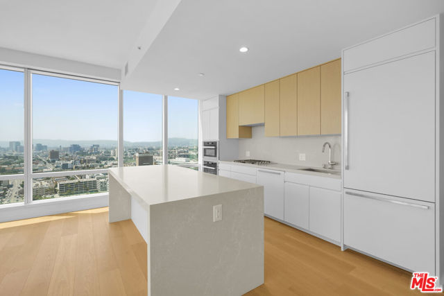877 Francisco Street, Los Angeles CA: https://media.crmls.org/mediaz/c8cd2d5a-192d-41a6-b6c2-cfaeb1b53a8d.jpg