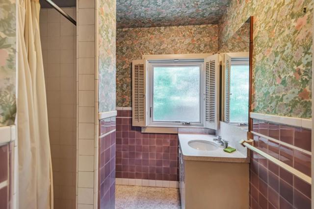 1690 Castilleja Avenue, Palo Alto CA: https://media.crmls.org/mediaz/c8cd3b4b-f3ef-4896-8e00-a46e6928e851.jpg