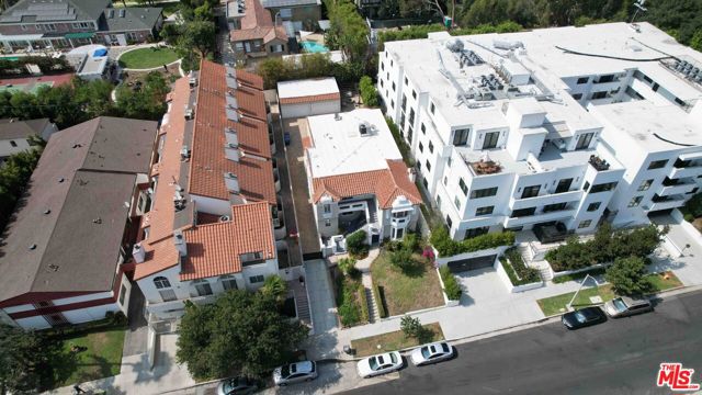 865 S Lucerne Boulevard, Los Angeles CA: https://media.crmls.org/mediaz/c8cd9057-3d37-400b-98ff-1ca66e74d085.jpg