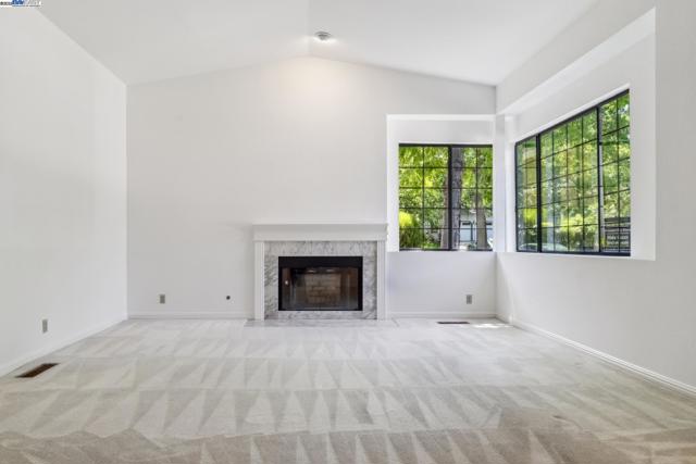 208 Heritage Ln, Pleasanton CA: https://media.crmls.org/mediaz/c8cdfeac-acd1-4888-83f7-a87c9e42b2dc.jpg