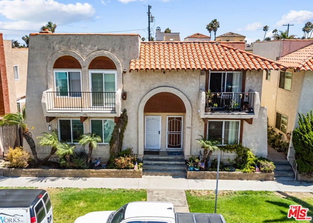 306 17th Street, Huntington Beach CA: https://media.crmls.org/mediaz/c8ce64e1-2f43-4c20-9b1d-af10130c2a97.jpg