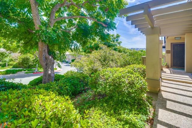 Detail Gallery Image 3 of 42 For 6055 Cirrus St, San Diego,  CA 92110 - 2 Beds | 2 Baths