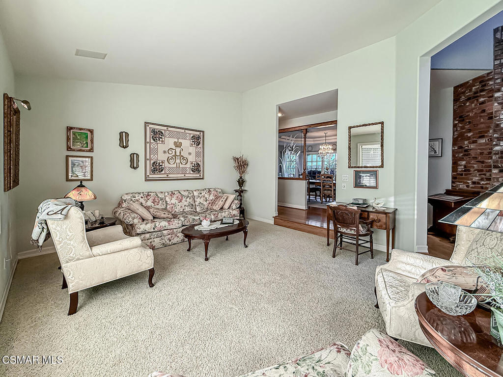 https://media.crmls.org/mediaz/c8cf0fb4-83df-44b1-880f-ba8c1a44b830.jpg?preset=X-Large