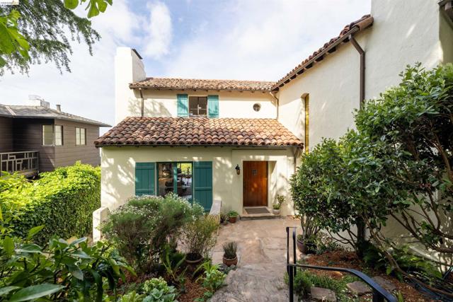 636 Euclid Ave, Berkeley CA: https://media.crmls.org/mediaz/c8cf22bf-a2e9-438f-b3b2-be22195a8785.jpg