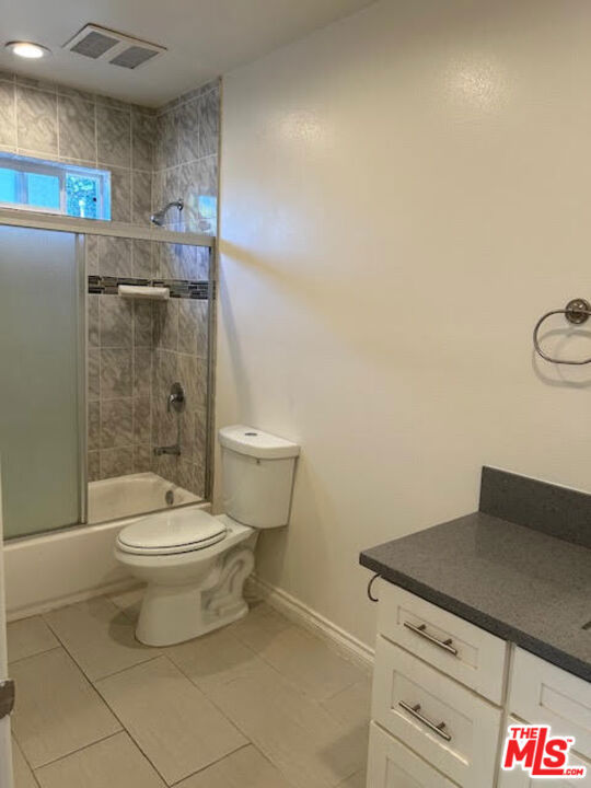 529 N Benton Way, Los Angeles CA: https://media.crmls.org/mediaz/c8cf6084-feca-463a-9174-ee5a7f69386b.jpg