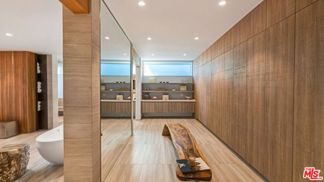 24572 Malibu Road, Malibu CA: https://media.crmls.org/mediaz/c8d0d9c6-4350-45c7-a52e-655777fcb9a5.jpg