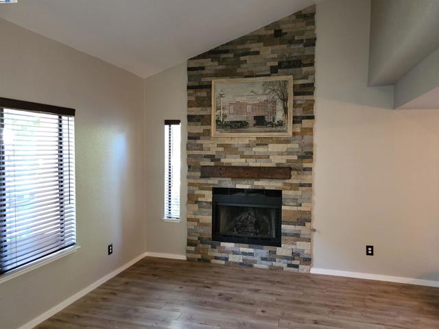 665 Palomino Dr, Pleasanton CA: https://media.crmls.org/mediaz/c8d12a8b-a0fa-4b03-9ec3-9ed54c5c17ad.jpg