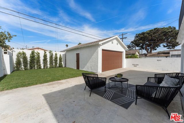 3815 W 60th Street, Los Angeles CA: https://media.crmls.org/mediaz/c8d13cab-21e4-45b8-81d1-f2396e0ed9b6.jpg