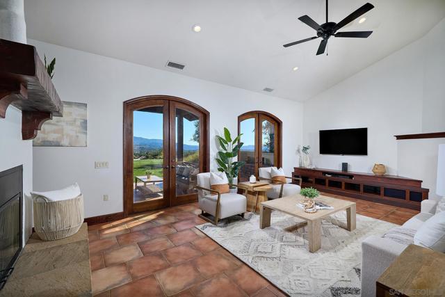 38408 Mesa Rd, Temecula CA: https://media.crmls.org/mediaz/c8d17d19-992c-438e-ab99-a2c8a83c8e01.jpg