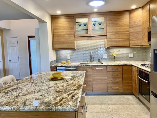 Detail Gallery Image 10 of 51 For 5447 Por Techo Ct, San Diego,  CA 92124 - 6 Beds | 3 Baths