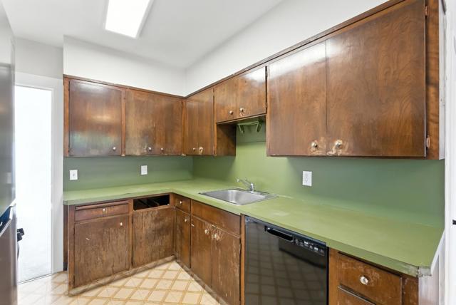 551 Green Avenue, San Bruno CA: https://media.crmls.org/mediaz/c8d1a6ac-b712-4ee7-a8b9-b74f087bdca4.jpg