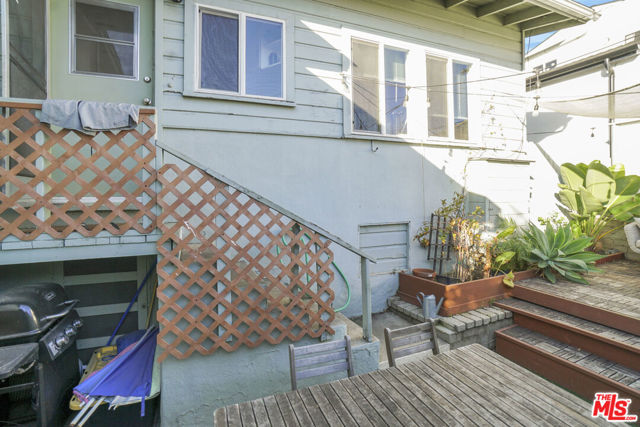 3734 Sawtelle Boulevard, Los Angeles CA: https://media.crmls.org/mediaz/c8d23c82-22d4-40d6-90d8-7d3223b80b3e.jpg