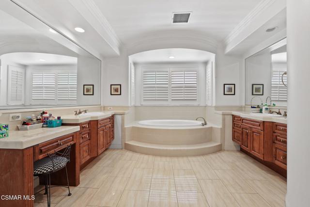 20253 ViA Galileo, Porter Ranch CA: https://media.crmls.org/mediaz/c8d284a9-e196-4411-9c8a-a70ef46dfdf3.jpg