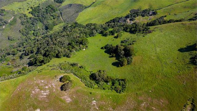 100 Old Stage Rd, San Juan Bautista CA: https://media.crmls.org/mediaz/c8d2cb3d-e0b4-4dfd-8185-763fb0e6e42c.jpg