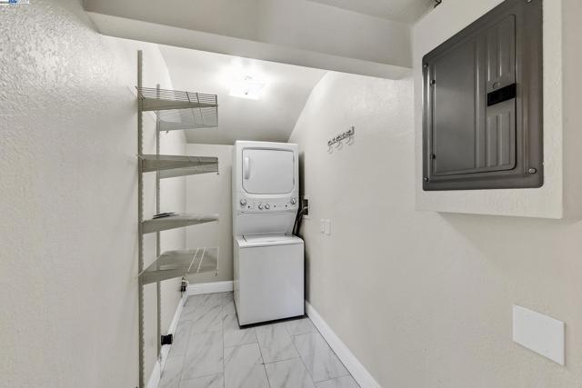 4955 Swindon Pl, Newark CA: https://media.crmls.org/mediaz/c8d3d44d-737d-418a-8b41-03a1ace2ea81.jpg