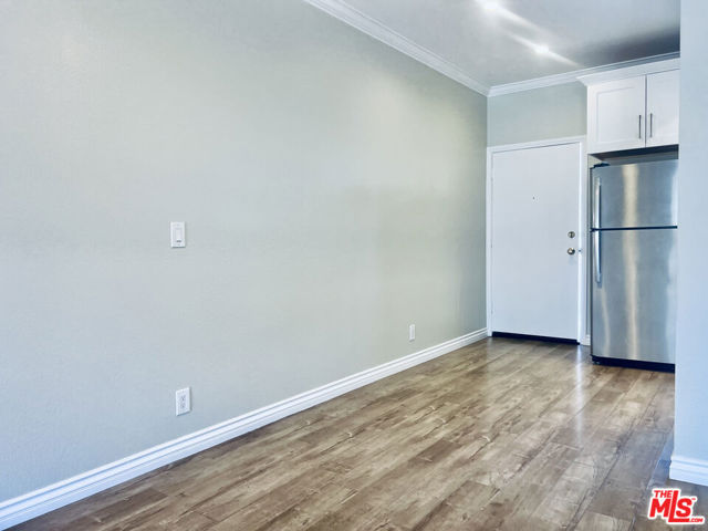 4349 CAHUENGA, Toluca Lake CA: https://media.crmls.org/mediaz/c8d3eb06-ca3c-429e-9a58-8e4324a510bc.jpg