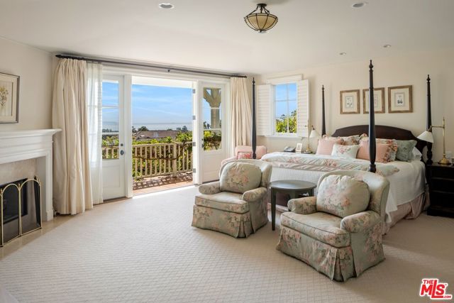 1667 Amalfi Drive, Pacific Palisades CA: https://media.crmls.org/mediaz/c8d447ce-24a8-4a4f-b20a-3b90fe444a53.jpg