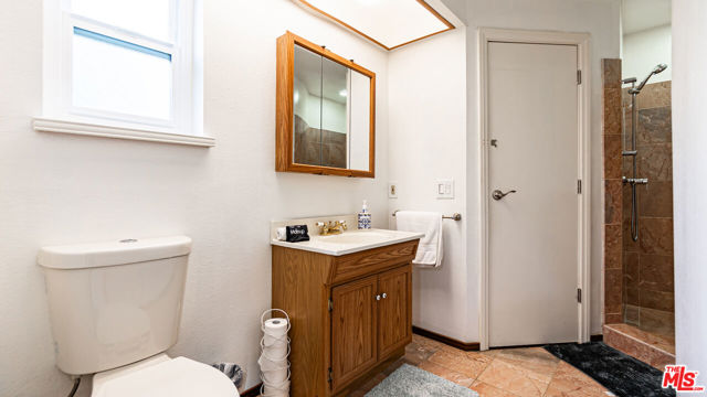 7449 Studio Road, Canoga Park CA: https://media.crmls.org/mediaz/c8d45692-931b-4c20-9c48-3c214b015864.jpg