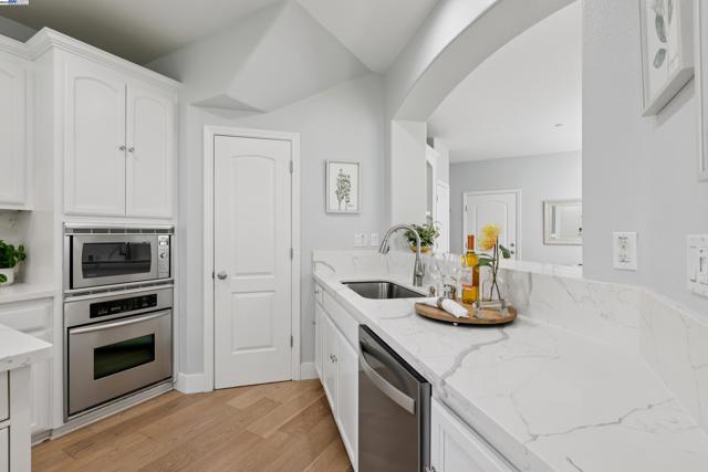 49199 Honeysuckle Ter, Fremont CA: https://media.crmls.org/mediaz/c8d47122-9090-4018-8f20-537a2d9fc639.jpg