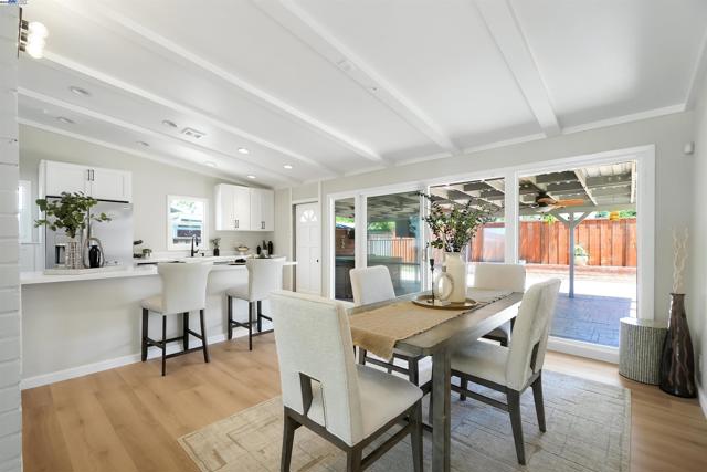 30566 Prestwick Ave, Hayward CA: https://media.crmls.org/mediaz/c8d5198a-60fc-4b49-8f03-14bf1b1bfcd9.jpg