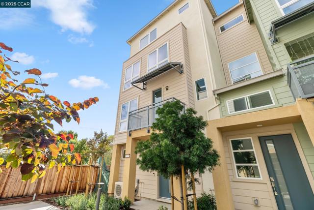 27276 Cosmo Ct, Hayward CA: https://media.crmls.org/mediaz/c8d5aad2-c71d-4e23-8dc5-fea51c7d3631.jpg