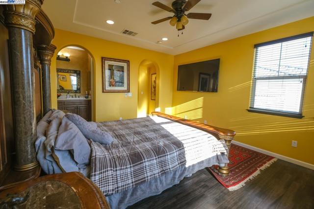 3252 Carpenter Way, San Ramon CA: https://media.crmls.org/mediaz/c8d6c61f-2a31-4e86-9582-38c8c42fd465.jpg