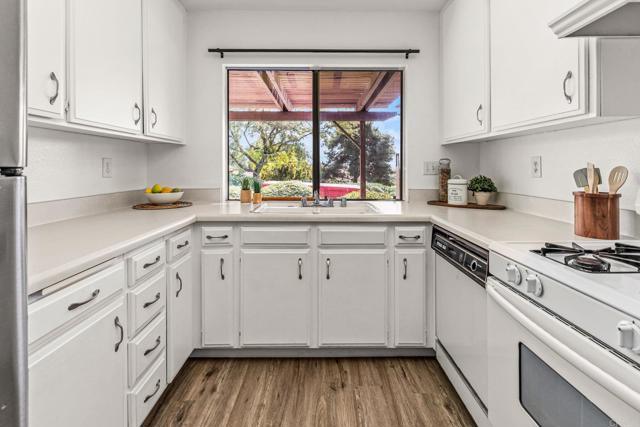 Detail Gallery Image 8 of 37 For 1731 Michael Glen, Escondido,  CA 92026 - 3 Beds | 2 Baths