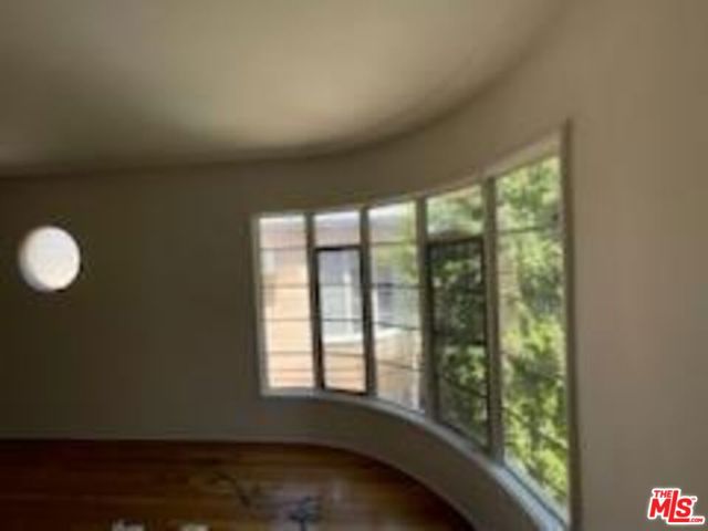 3757 Los Feliz Boulevard, Los Angeles CA: https://media.crmls.org/mediaz/c8d7a20a-5c00-4121-9679-811882321abd.jpg