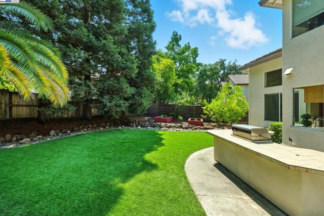 304 Dillon Court, Roseville CA: https://media.crmls.org/mediaz/c8d85a71-9e2a-4886-9340-079f9bc2f934.jpg