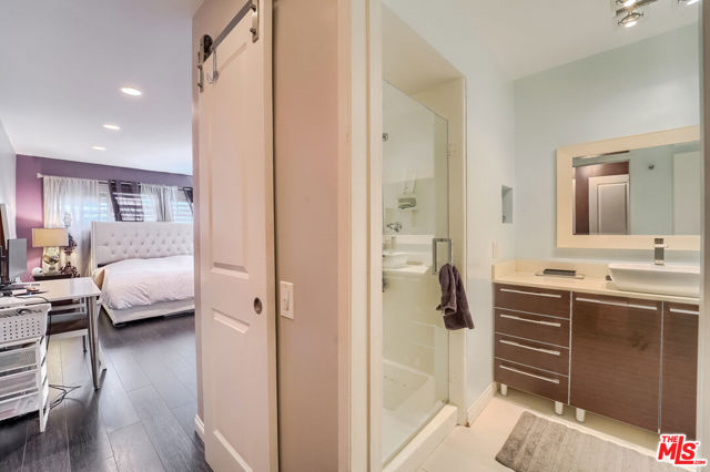 910 S HOLT Avenue, Los Angeles CA: https://media.crmls.org/mediaz/c8d8aee8-5e9a-4e3b-b8dc-697d36a57316.jpg