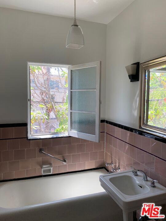 802 N Sweetzer Avenue, Los Angeles CA: https://media.crmls.org/mediaz/c8d952b6-8fb9-4559-be43-bcf78fcc9b5b.jpg
