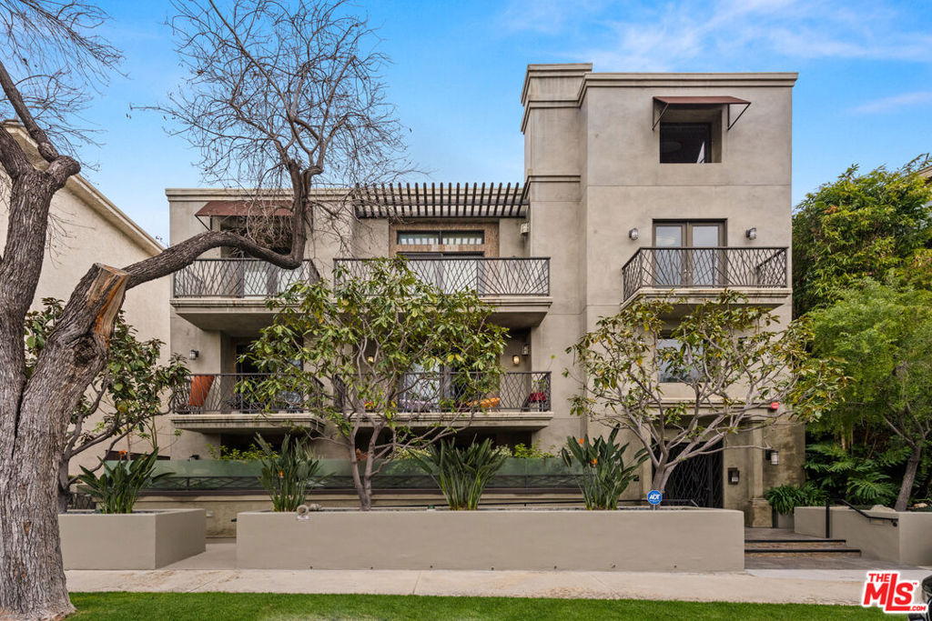 1304 Roxbury Drive #103