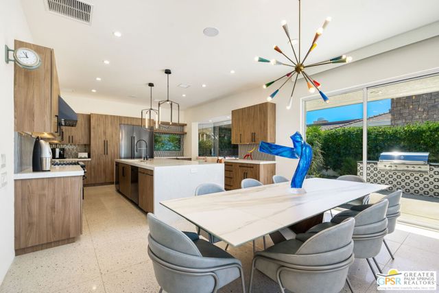 30 Mayfair Drive, Rancho Mirage CA: https://media.crmls.org/mediaz/c8d9b8b8-2a04-4364-aa8a-ea3c44b5489f.jpg