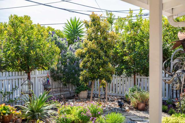 1 Serrano Way, Del Rey Oaks CA: https://media.crmls.org/mediaz/c8d9d563-fe39-4a40-82c7-67908fba089a.jpg