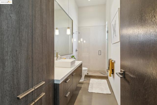 809 Folger Ave, Berkeley CA: https://media.crmls.org/mediaz/c8d9dc9a-8790-4532-84a1-2bea837b6756.jpg