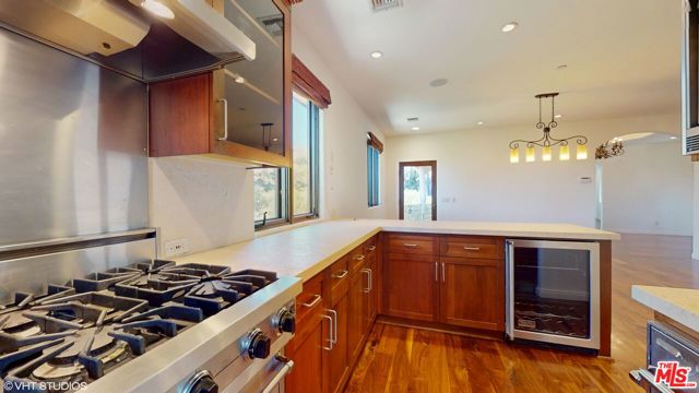 3311 Deronda Drive, Los Angeles CA: https://media.crmls.org/mediaz/c8d9e94e-676d-4186-913e-5594a374de4d.jpg