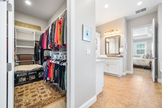2135 Terra Bella Ct, Livermore CA: https://media.crmls.org/mediaz/c8d9f7f4-0d39-48d3-8bb0-de741cf0551f.jpg