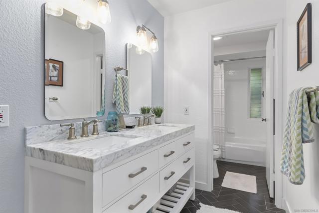 2071 Caminito Circulo Norte, La Jolla CA: https://media.crmls.org/mediaz/c8da43b1-edba-47d6-afff-a4349959b376.jpg