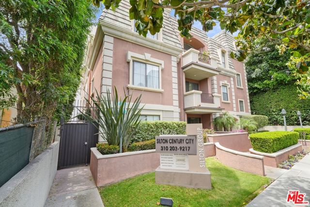 10275 Missouri Avenue, Los Angeles CA: https://media.crmls.org/mediaz/c8daa964-4aa8-497d-9e36-f01219ea5aa7.jpg