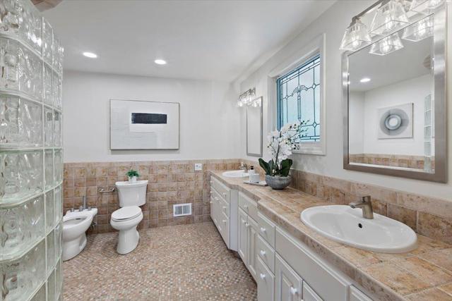 17095 Summit Way, Los Gatos CA: https://media.crmls.org/mediaz/c8dad17f-c904-42f9-beaf-dad4c12e65c8.jpg