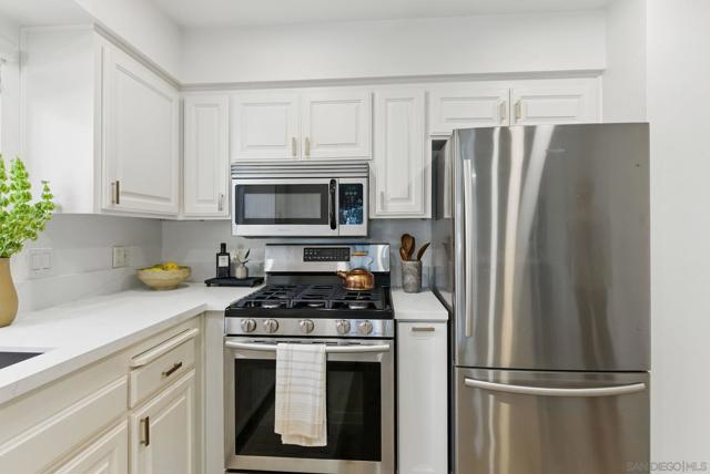 617 Cathy Ln, Cardiff by the Sea, California 92007, 2 Bedrooms Bedrooms, ,1 BathroomBathrooms,Single Family Residence,For Sale,Cathy Ln,250031805SD