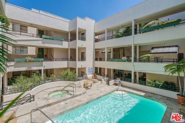 11636 Montana Avenue, Los Angeles CA: https://media.crmls.org/mediaz/c8db946c-4957-4076-8007-3334dc67d0cf.jpg