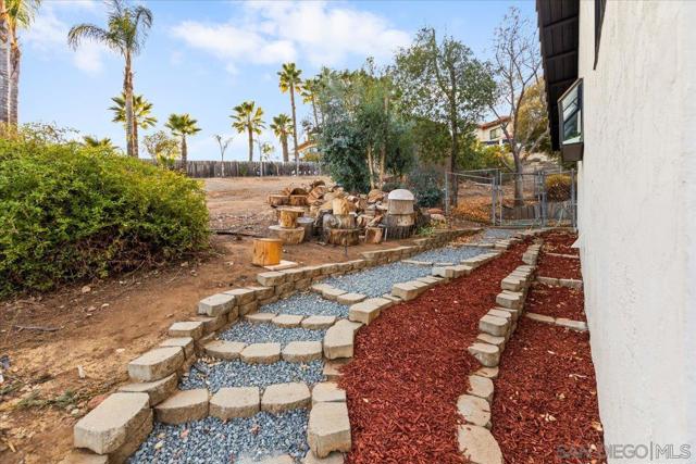16310 Oak Springs Dr, Ramona CA: https://media.crmls.org/mediaz/c8dbdf7c-4d11-4c43-8e36-1336d7a4626c.jpg