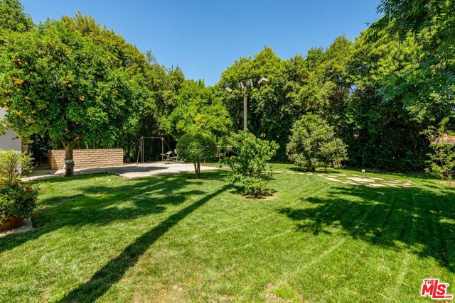 8760 White Oak Avenue, Sherwood Forest CA: https://media.crmls.org/mediaz/c8dc12c1-f6dd-41e5-bd8e-101f62718a19.jpg