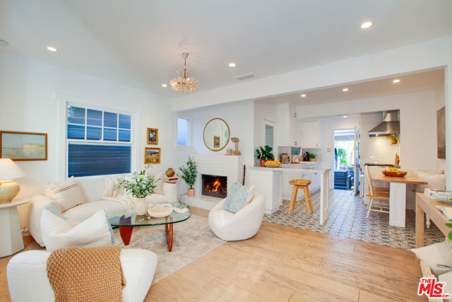 739 Superba Avenue photo 8