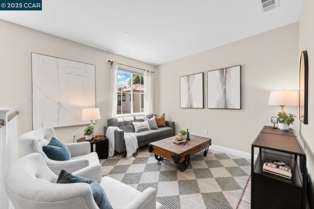 240 Alta St, Brentwood CA: https://media.crmls.org/mediaz/c8dc1fff-b5b1-4207-9b37-bd79b563281e.jpg