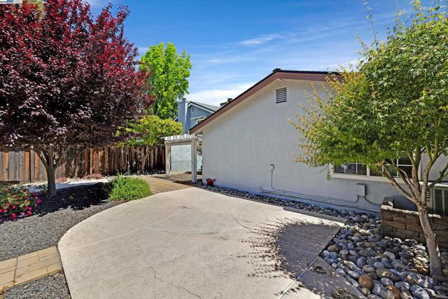 2644 Durango Ln, San Ramon CA: https://media.crmls.org/mediaz/c8dc34d8-5262-452c-91e9-7debb72ef3ad.jpg