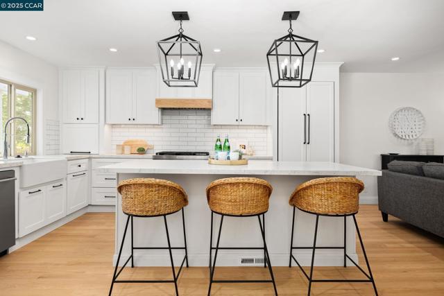 685 Saint George Rd, Danville CA: https://media.crmls.org/mediaz/c8dcab9e-c563-4ceb-8a94-0acc297a7dc3.jpg