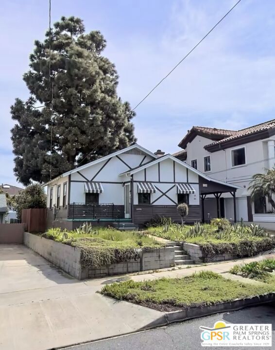 122 S Irena Avenue, Redondo Beach CA: https://media.crmls.org/mediaz/c8dcabac-15a3-445f-9432-f78a2535473e.jpg