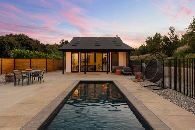 Detail Gallery Image 14 of 75 For 6937 Kellyn Ln, Vista,  CA 92084 - 4 Beds | 4/1 Baths